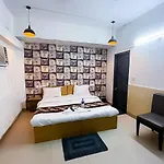 Roomshala 116 Krishna Villa - Lajpat Nagar